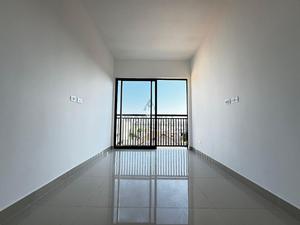 APARTAMENTO COM TERRAÇO E ÓTIMA LOCALIZAÇÃO