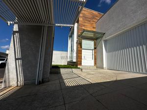 Linda Casa com pé direito Duplo no Bairro Afonso Pena