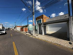 Linda Casa com pé direito Duplo no Bairro Afonso Pena