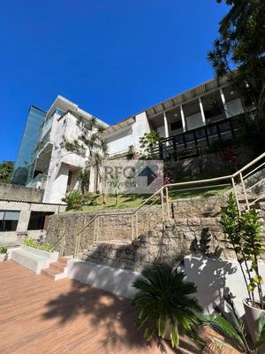 Casa localizada no Ilha Porchat com elevador, piscina e uma vista maravilhosa!!