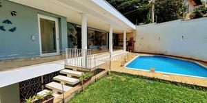 Sobrado com piscina, 3 dormitórios e 6 vagas à venda, 300 m² por R$ 1.730.000 - Tremembé - São Paulo/SP